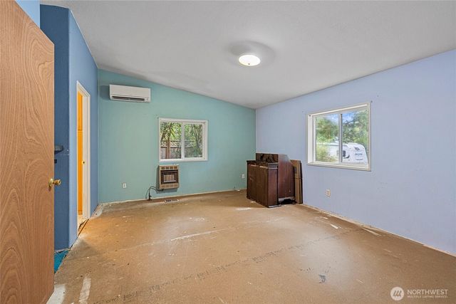 159 E Crescent Harbor Road, Oak Harbor, WA 98277