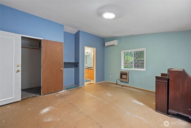 159 E Crescent Harbor Road, Oak Harbor, WA 98277