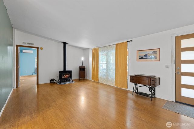 159 E Crescent Harbor Road, Oak Harbor, WA 98277