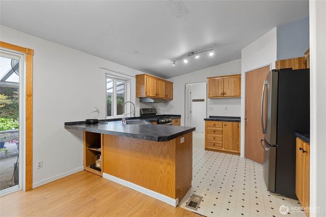 159 E Crescent Harbor Road, Oak Harbor, WA 98277