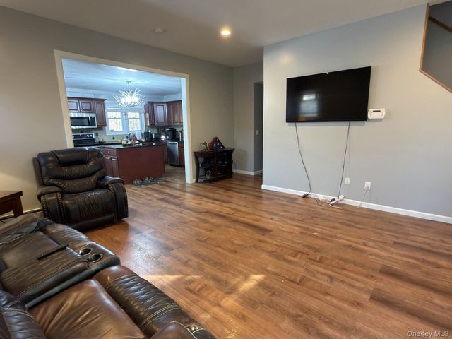 71 Crescent Street, Yaphank, NY 11980