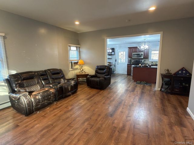 71 Crescent Street, Yaphank, NY 11980