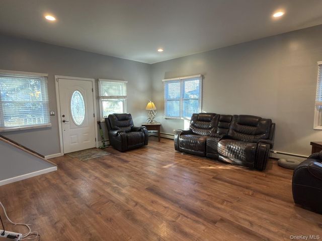 71 Crescent Street, Yaphank, NY 11980