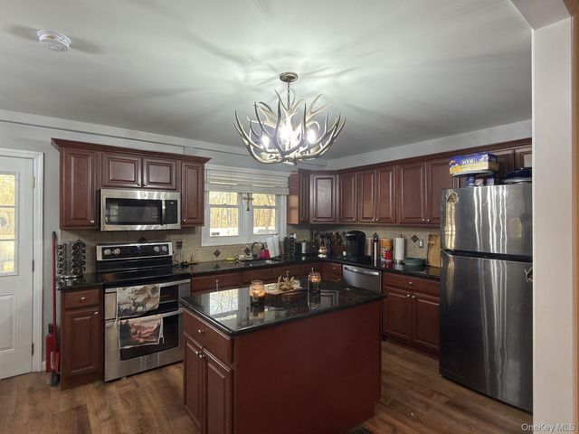 71 Crescent Street, Yaphank, NY 11980