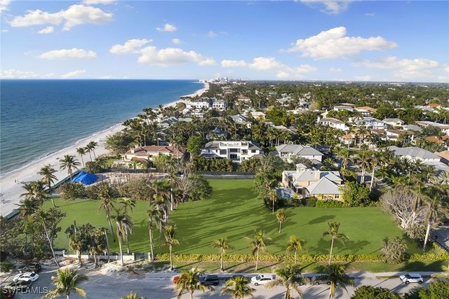 45 5TH AVE S, Naples, FL 34102