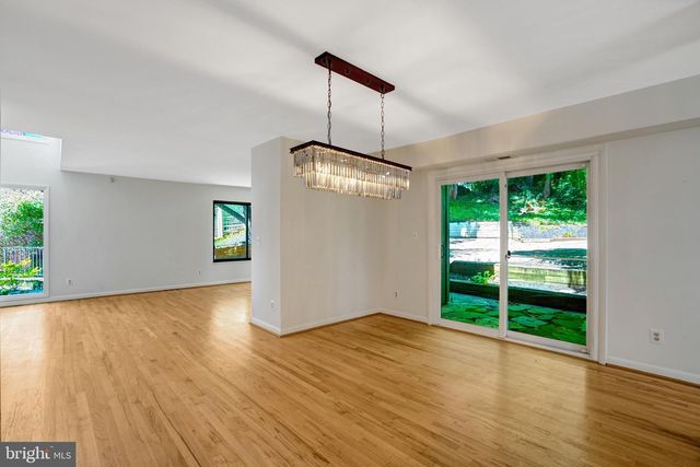 203 W GLENDALE AVE, Alexandria, VA 22301