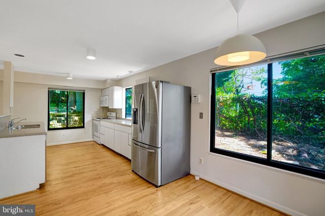 203 W GLENDALE AVE, Alexandria, VA 22301