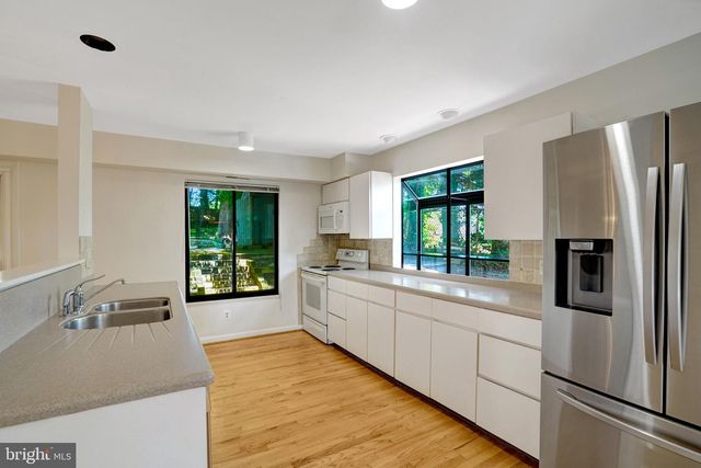 203 W GLENDALE AVE, Alexandria, VA 22301