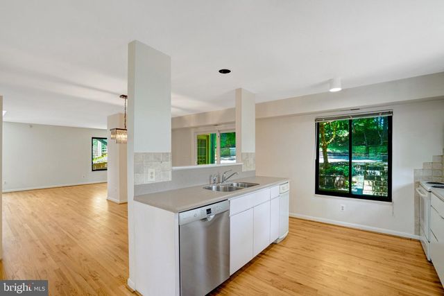 203 W GLENDALE AVE, Alexandria, VA 22301