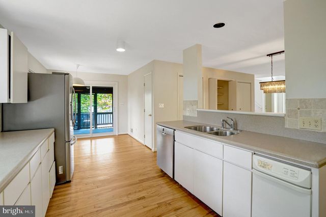 203 W GLENDALE AVE, Alexandria, VA 22301