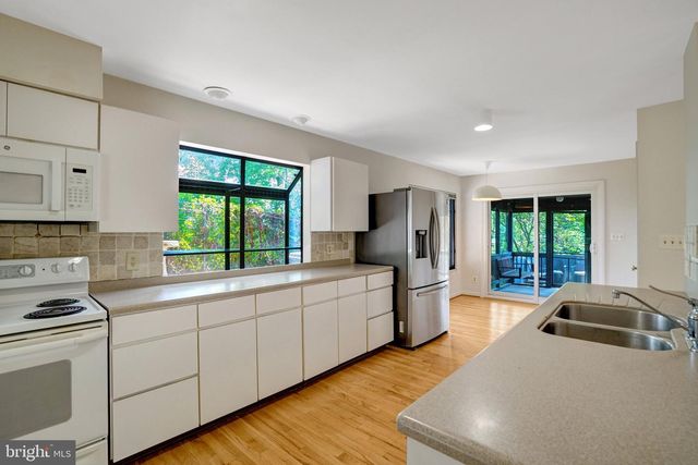 203 W GLENDALE AVE, Alexandria, VA 22301