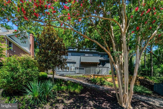 203 W GLENDALE AVE, Alexandria, VA 22301