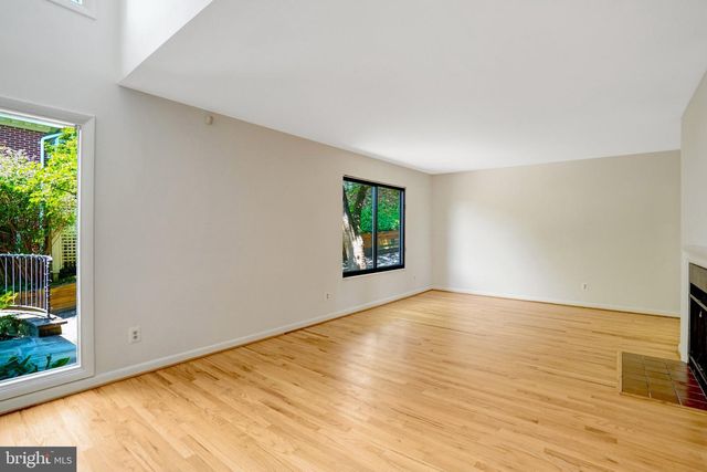 203 W GLENDALE AVE, Alexandria, VA 22301