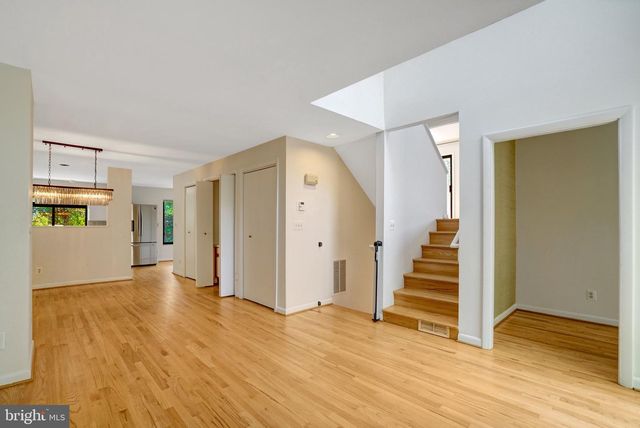 203 W GLENDALE AVE, Alexandria, VA 22301