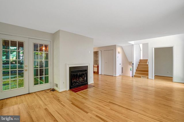 203 W GLENDALE AVE, Alexandria, VA 22301
