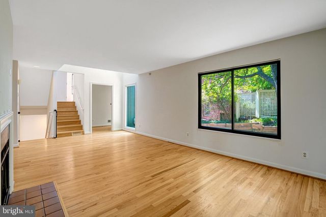 203 W GLENDALE AVE, Alexandria, VA 22301