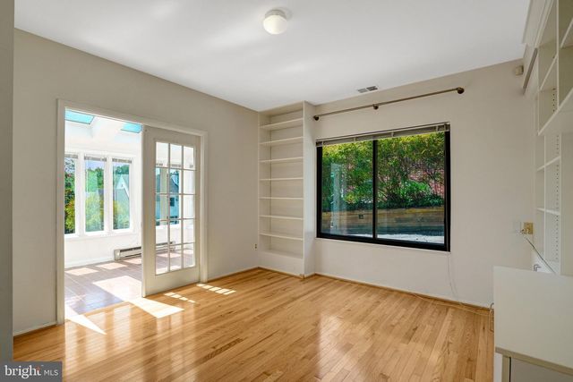 203 W GLENDALE AVE, Alexandria, VA 22301