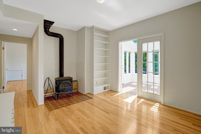 203 W GLENDALE AVE, Alexandria, VA 22301