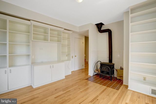 203 W GLENDALE AVE, Alexandria, VA 22301