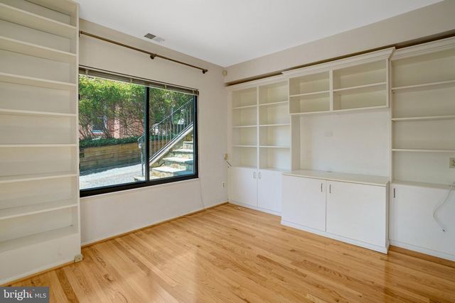 203 W GLENDALE AVE, Alexandria, VA 22301