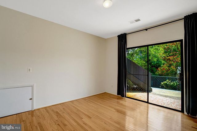203 W GLENDALE AVE, Alexandria, VA 22301