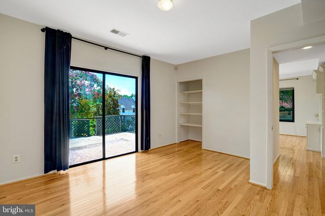 203 W GLENDALE AVE, Alexandria, VA 22301