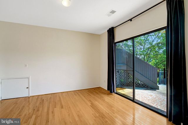 203 W GLENDALE AVE, Alexandria, VA 22301