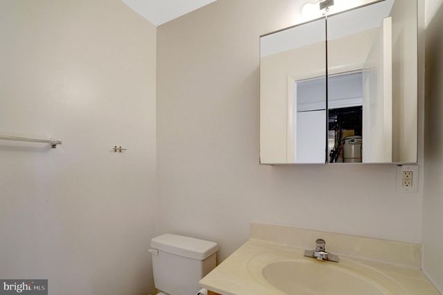 203 W GLENDALE AVE, Alexandria, VA 22301