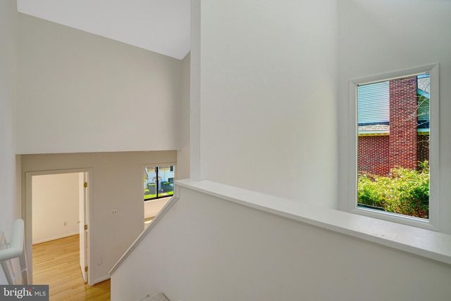 203 W GLENDALE AVE, Alexandria, VA 22301