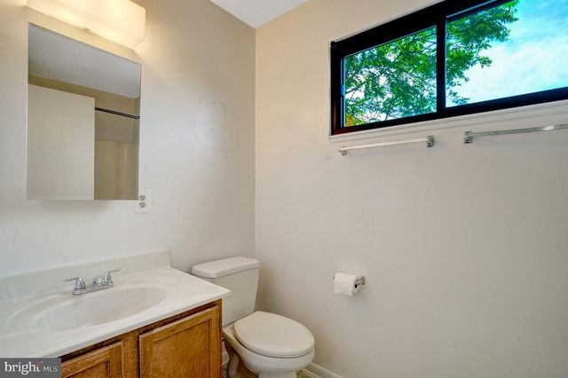 203 W GLENDALE AVE, Alexandria, VA 22301