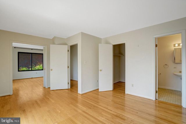 203 W GLENDALE AVE, Alexandria, VA 22301