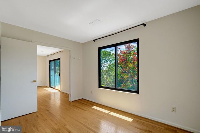 203 W GLENDALE AVE, Alexandria, VA 22301
