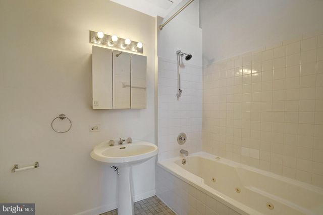 203 W GLENDALE AVE, Alexandria, VA 22301