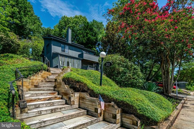 203 W GLENDALE AVE, Alexandria, VA 22301