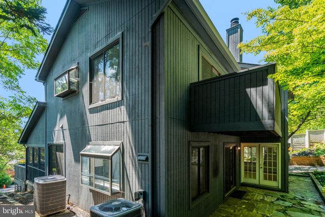 203 W GLENDALE AVE, Alexandria, VA 22301