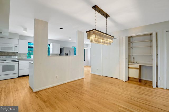 203 W GLENDALE AVE, Alexandria, VA 22301