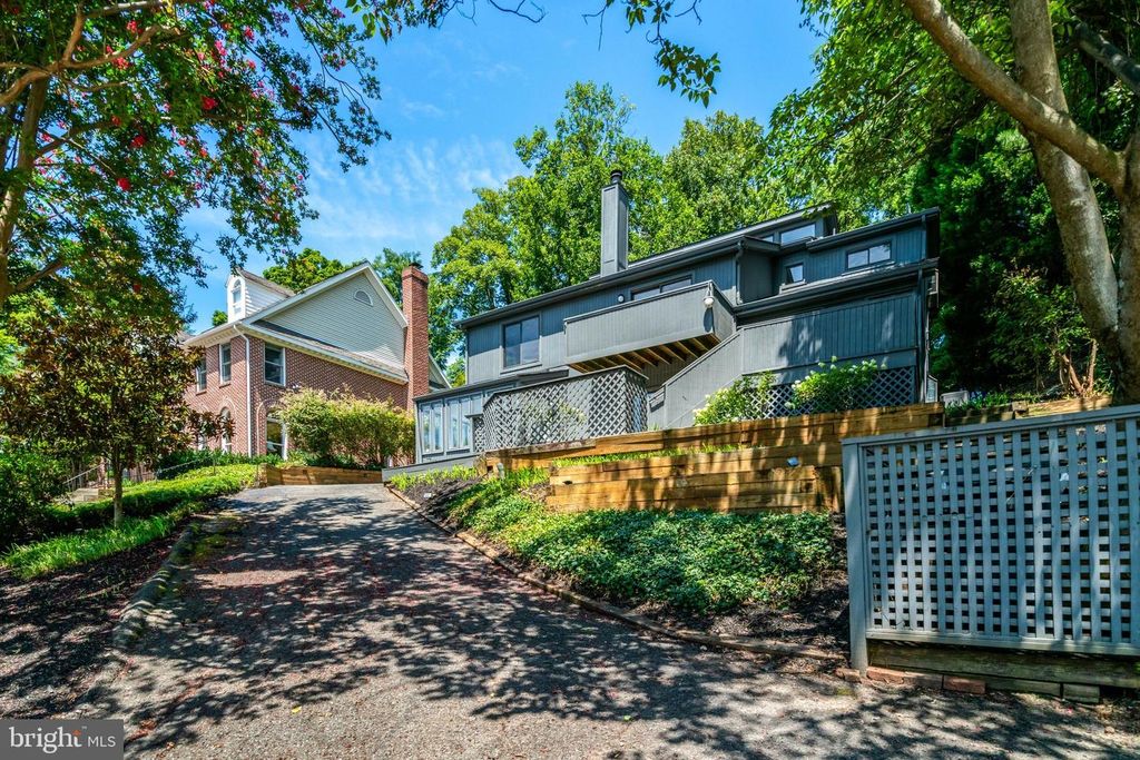 203 W GLENDALE AVE, Alexandria, VA 22301