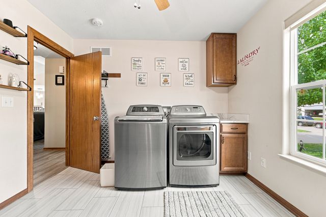5610 NW 52nd Street, Johnston, IA 50131