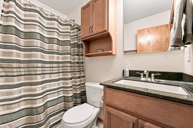 5610 NW 52nd Street, Johnston, IA 50131