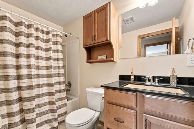 5610 NW 52nd Street, Johnston, IA 50131