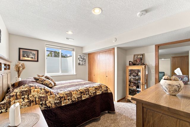 5610 NW 52nd Street, Johnston, IA 50131
