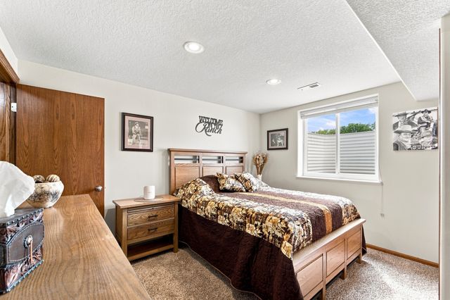 5610 NW 52nd Street, Johnston, IA 50131