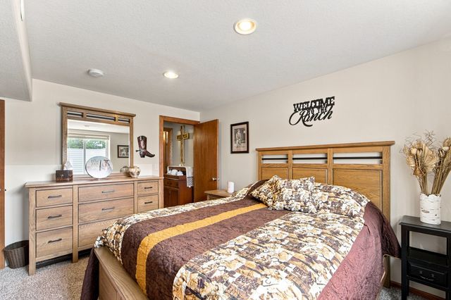 5610 NW 52nd Street, Johnston, IA 50131