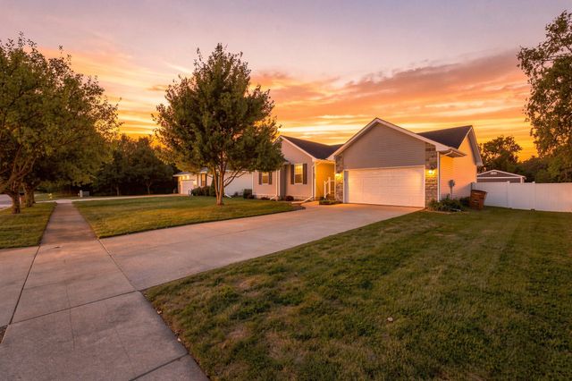 5610 NW 52nd Street, Johnston, IA 50131