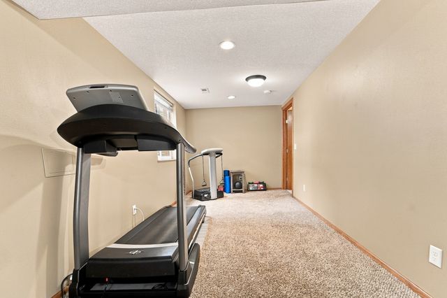 5610 NW 52nd Street, Johnston, IA 50131