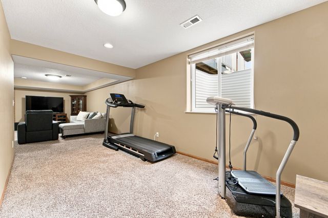 5610 NW 52nd Street, Johnston, IA 50131