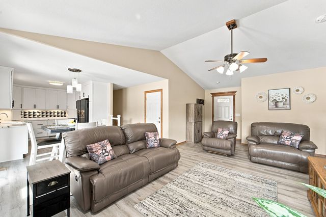 5610 NW 52nd Street, Johnston, IA 50131