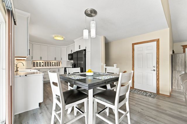 5610 NW 52nd Street, Johnston, IA 50131