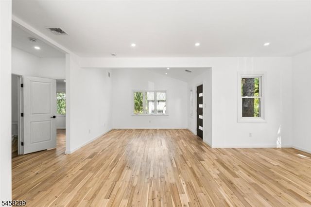 137 Myrtle Ave, Allendale Boro, NJ 07401
