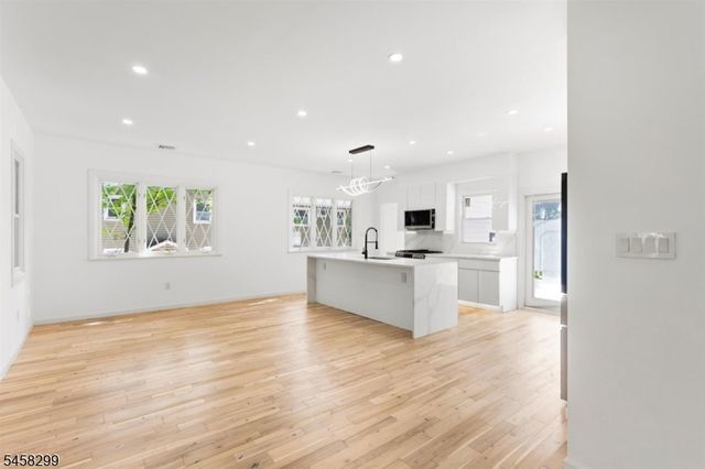 137 Myrtle Ave, Allendale Boro, NJ 07401